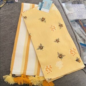 Hobby Lobby “Bumblebee ” 2PC Hand Towel Set